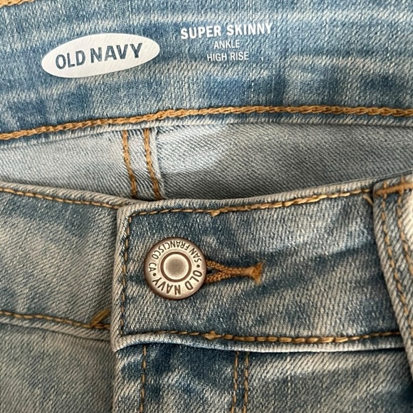 Old Navy Super Skinny Ankle Jeans – Size 8 - Picture 3 of 4
